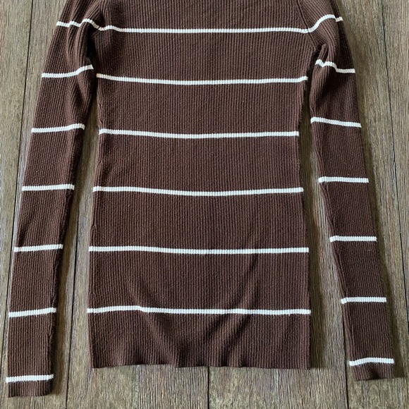 4/$20 Rue 21 Sweater - Picture 4 of 4